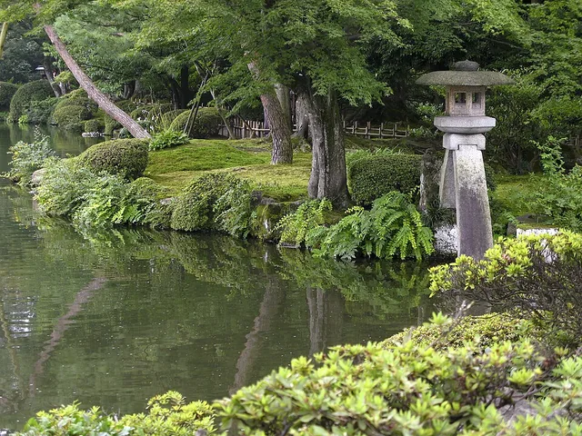 兼六園の霞ヶ池と徽軫灯籠（2007年撮影）